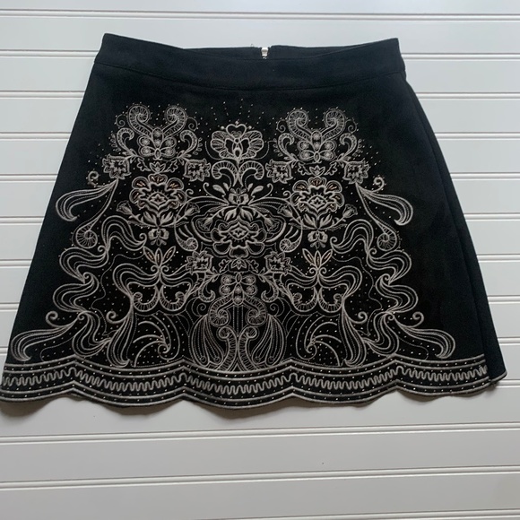 Black Mini Skirt with Embroidered Detail S - Picture 2 of 5